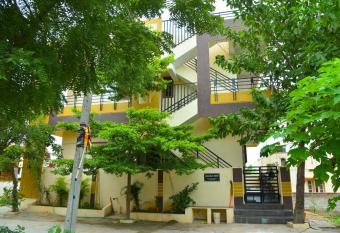 Gopi Homestay has Balcony rooms