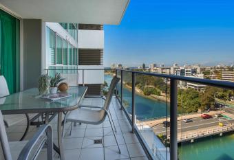 m1 Resort has rooms with a private hot tub