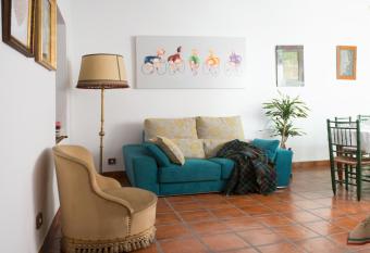 Las 9 Candelas alojamiento en el centro de Yecla allows 18 year olds to book a room