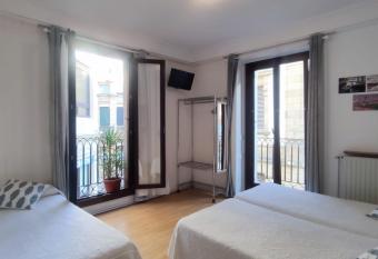 Gurtxu Rooms by Sun Sebasti  n has Balcony rooms