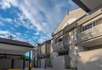 Benson Court Motel allows 18 year olds to book a room