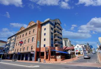 Central Brunswick Apartment Hotel has Balcony rooms