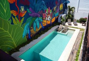 Red Panda Hostal allows 18 year olds to book a room