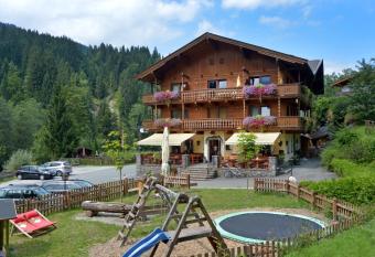 Gasthof Zum Lendwirt has Balcony rooms