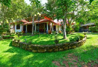 Simon s Lodge Hikkaduwa has Balcony rooms