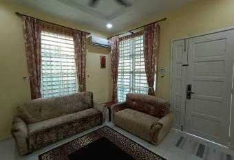 The Handz House I with WiFi - For family or same gender only allows 18 year olds to book a room