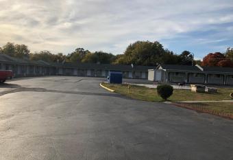 Dogwood Park Inn has Smoking rooms