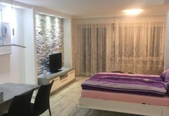 Holiday 87 has Balcony rooms