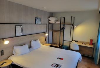 ibis Chateauroux allows 18 year olds to book a room
