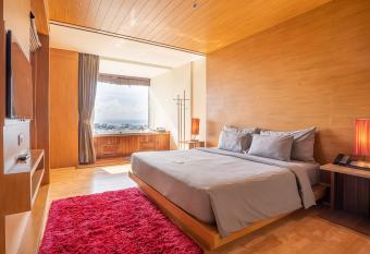 The Senses Resort & Pool Villas, PHUKET has rooms with a private hot tub