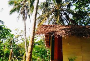 Hidden Well Hiriketiya has Smoking/Balcony rooms