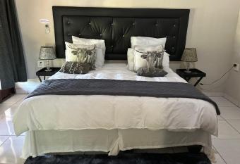 Mihandzu Guest House has Balcony rooms