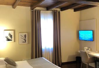 Hotel Boutique Antiche Mura allows 18 year olds to book a room
