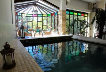 Chambres d H  tes Justin de Provence allows 18 year olds to book a room