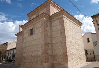 El Patr  n allows 18 year olds to book a room