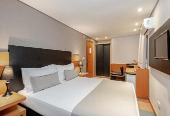 Slaviero Curitiba Batel allows 18 year olds to book a room