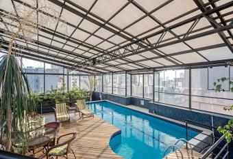 Slaviero Curitiba Shopping allows 18 year olds to book a room