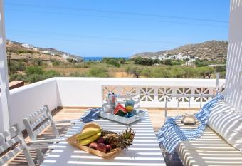 Villa Katapoliani No.3 has Balcony rooms