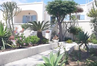 Villa Nikos Karamolegkos Kamari has Balcony rooms