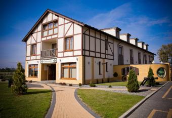 Cedrowy Dworek has Balcony rooms