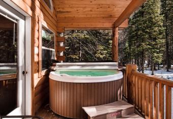 Moose has rooms with a private hot tub