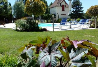 Chambres d h  tes Au Clos de Beaulieu allows 18 year olds to book a room