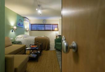 Pol s studio, Kalamata Mediterranean Apartments allows 18 year olds to book a room