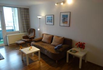 Erholungszentrum W32 allows 18 year olds to book a room