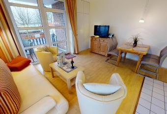 Hafenresidenz W09 allows 18 year olds to book a room