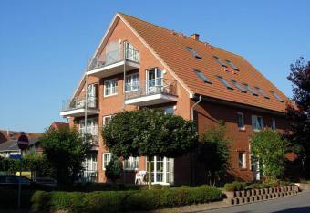 Bellevue W07 allows 18 year olds to book a room