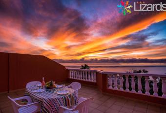 7Lizards - Ocean View Apartments has Balcony rooms