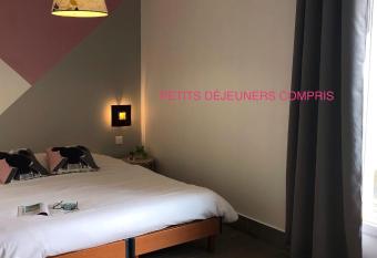 Chambres d H  tes Poirier Bazin has Balcony rooms