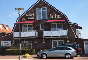 Hotel Pension Julia allows 18 year olds to book a room
