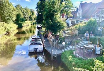 G  stehaus Kaj  te direkt am Wasser has Balcony rooms