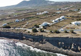 Hotel Paradisos Oia allows 18 year olds to book a room