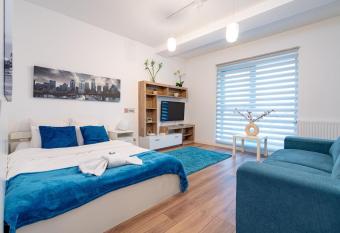 21 Residence Studio has rooms with a private hot tub