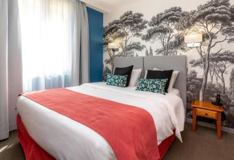 Kyriad Avignon - Palais des Papes allows 18 year olds to book a room