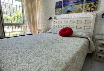 Mi Sue  o allows 18 year olds to book a room