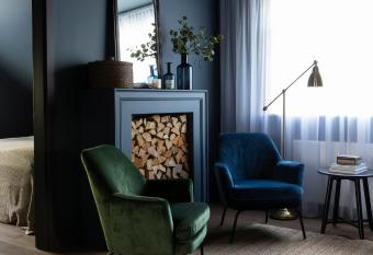 INNI - Boutique apartments has rooms with a private hot tub