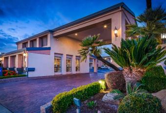 Best Western Inn allows 18 year olds to book a room