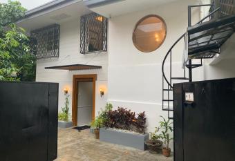 Courtyard Hotel allows 18 year olds to book a room