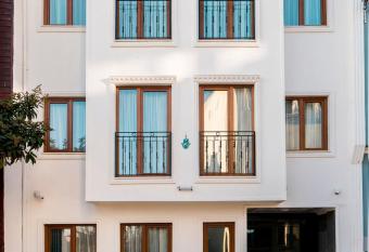 ATAM HOTEL allows 18 year olds to book a room