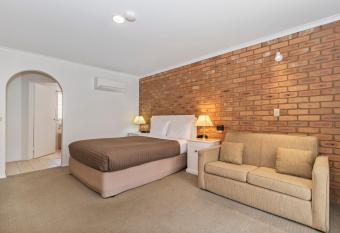 Golden Square Motor Inn allows 18 year olds to book a room