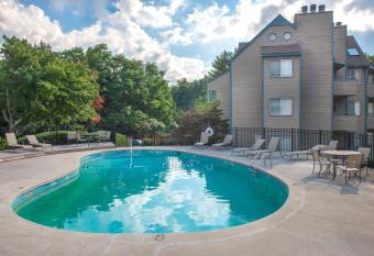 Gatlinburg Summit Woods Condo has Balcony rooms