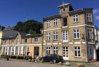 Speicherloft allows 18 year olds to book a room