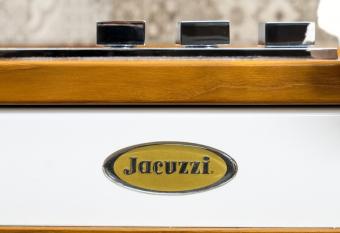 Sweet Life has rooms with a private hot tub