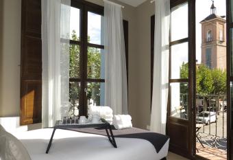 La Casa Tahona Plaza de Cervantes has Balcony rooms