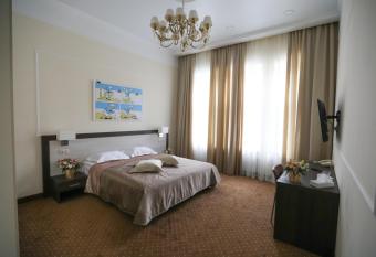 Hotel Donald allows 18 year olds to book a room