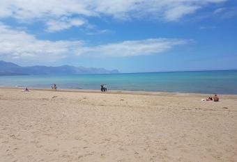 GOLDEN BEACH has Balcony rooms