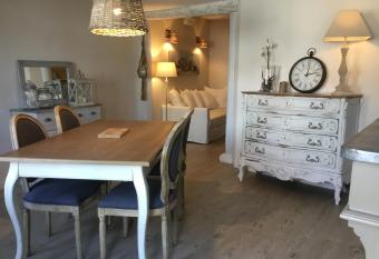 L ANNEXE allows 18 year olds to book a room